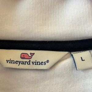 Vineyard Vines White and Navy Swearshirt